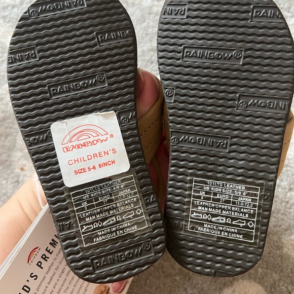 BRAND NEW Toddler Rainbow Sandals with Strap - Picture 2 of 4
